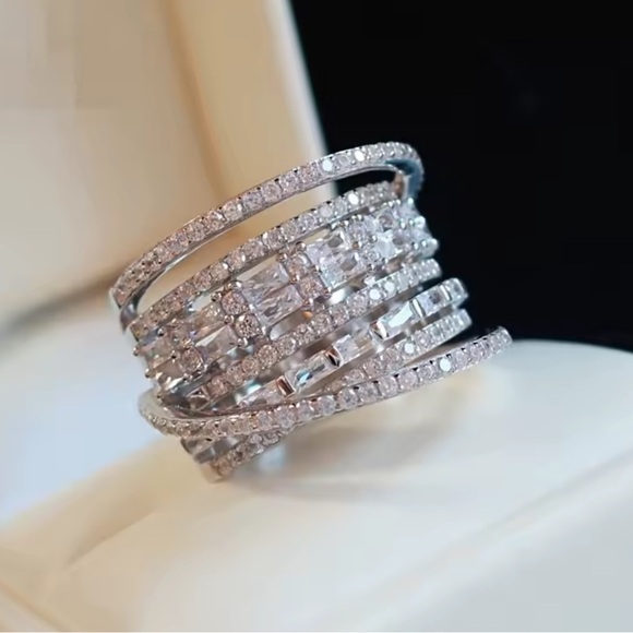 Elegant Zirconia Diamond Crystal Band Silver Ring - Picture 2 of 16